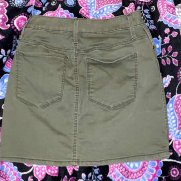 green skirt - Picture 3 of 3